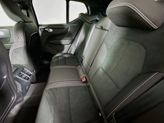 2026 Volvo XC40