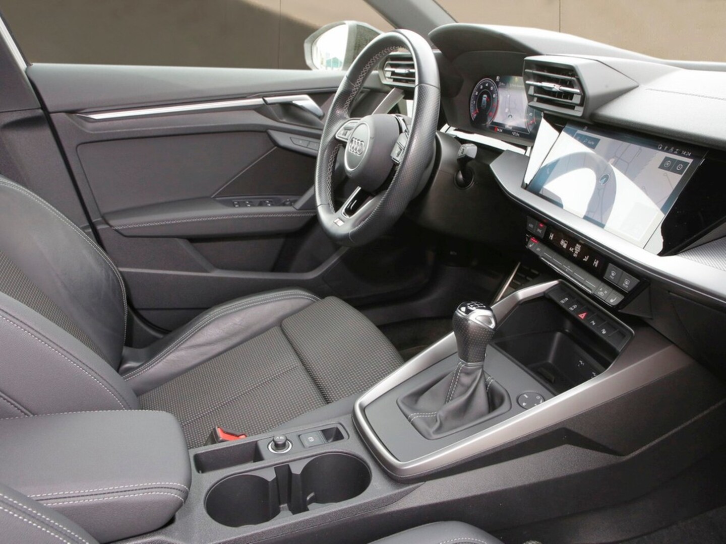 Bild über Audi A3 Sportback S line 35 TFSI Schaltgetriebe - für weitere Informationen kontaktieren Sie den Audi Partner