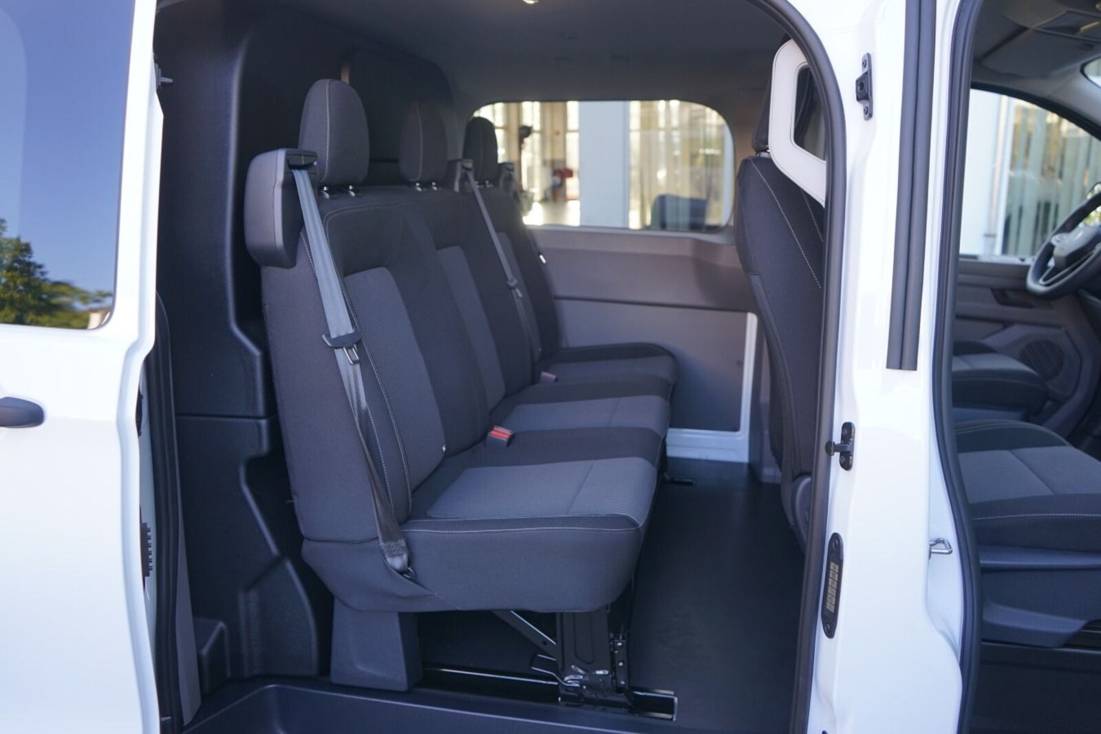 Volkswagen Transporter Kasten langer Radstand – Bild 9