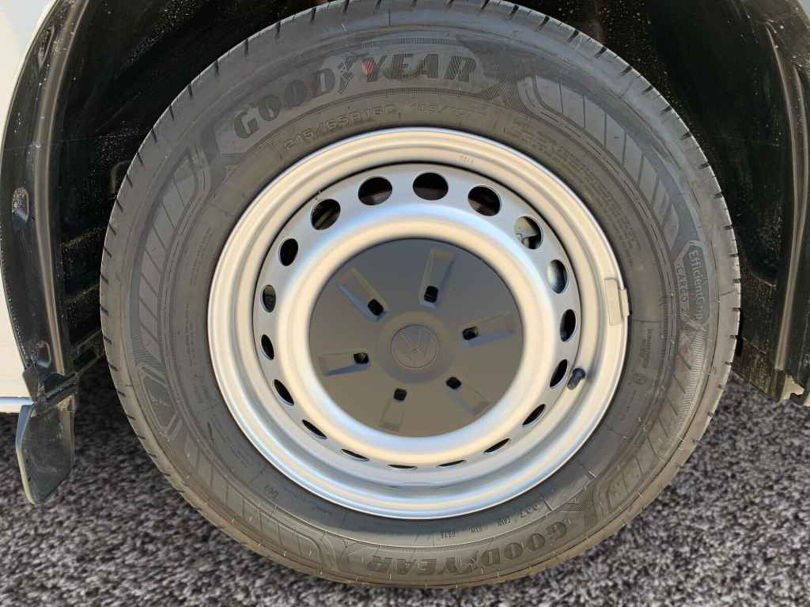 Volkswagen Transporter Kasten kurzer Radstand – Bild 5