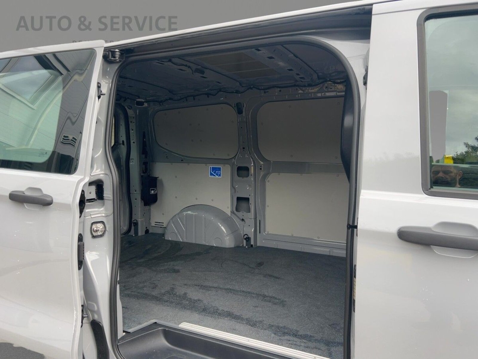 Volkswagen Transporter Kasten kurzer Radstand – Bild 7
