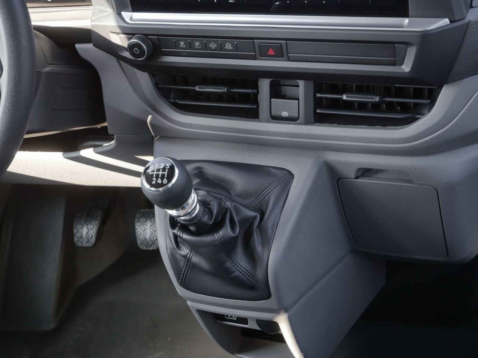 Volkswagen Transporter Kombi kurzer Radstand – Bild 7