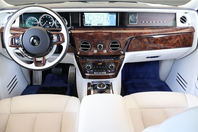 2023 Rolls-Royce Phantom Extended