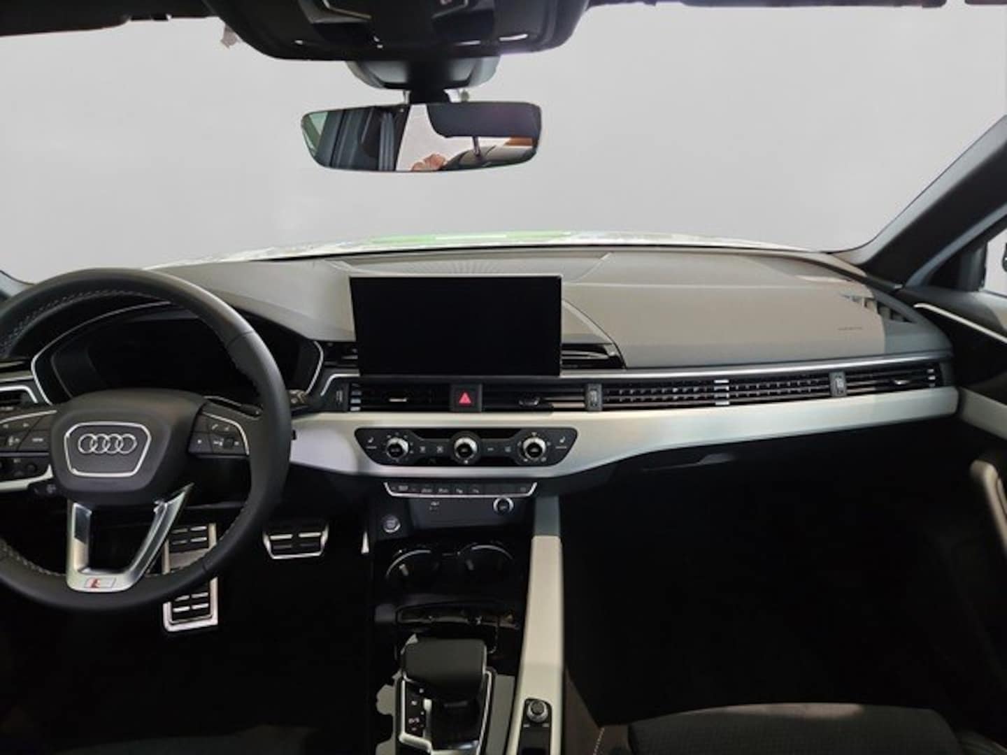 Bild über Audi A4 Avant S line 40 TFSI S tronic - für weitere Informationen kontaktieren Sie den Audi Partner