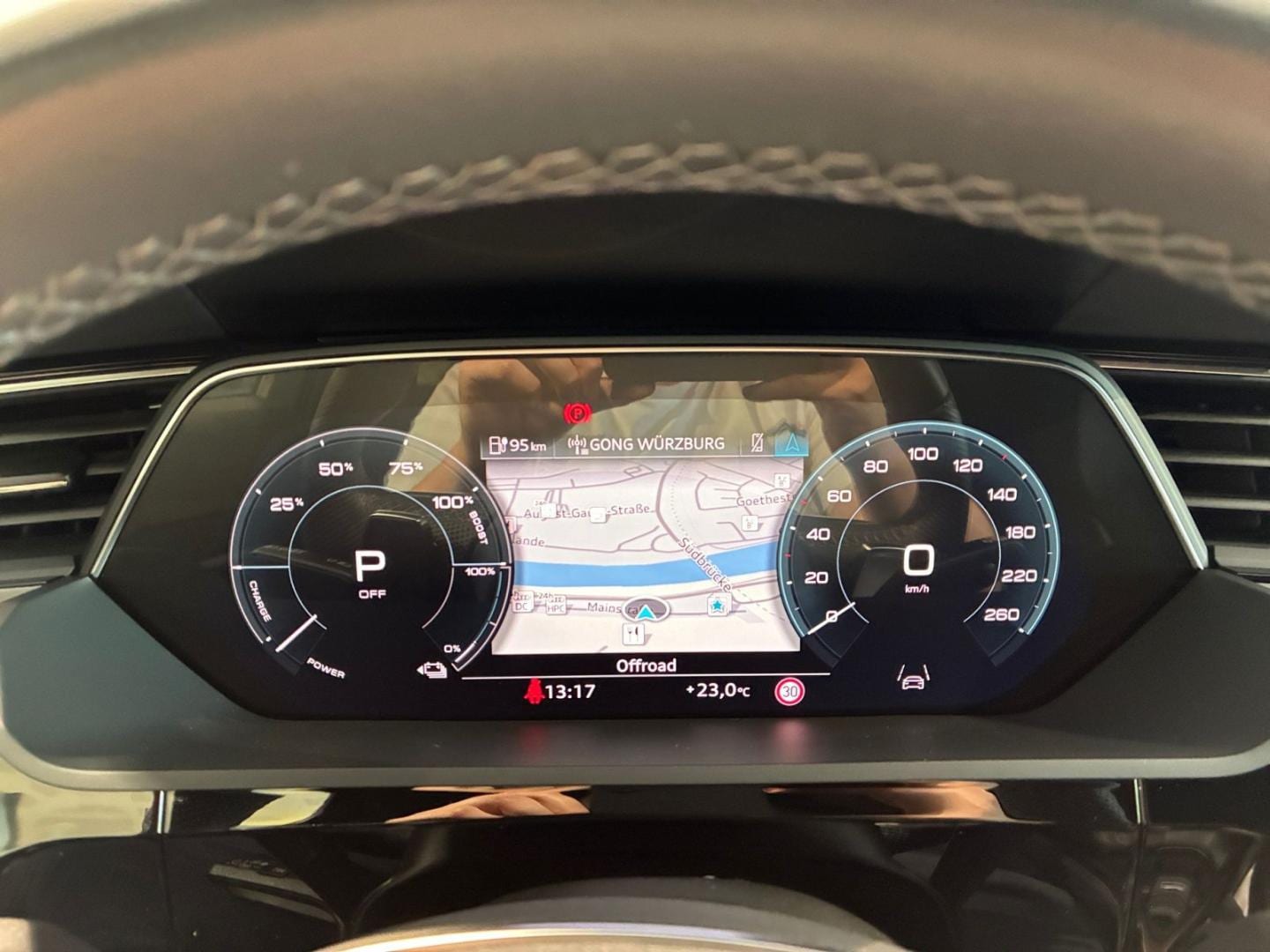 Bild über Audi Q8 e-tron advanced 50 e-tron quattro - für weitere Informationen kontaktieren Sie den Audi Partner