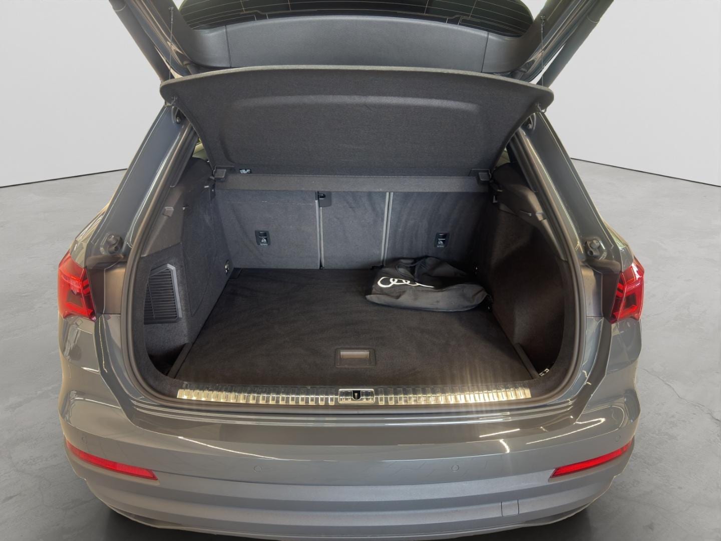 Bild über Audi Q3 TFSI e 45 TFSI e S tronic - für weitere Informationen kontaktieren Sie den Audi Partner