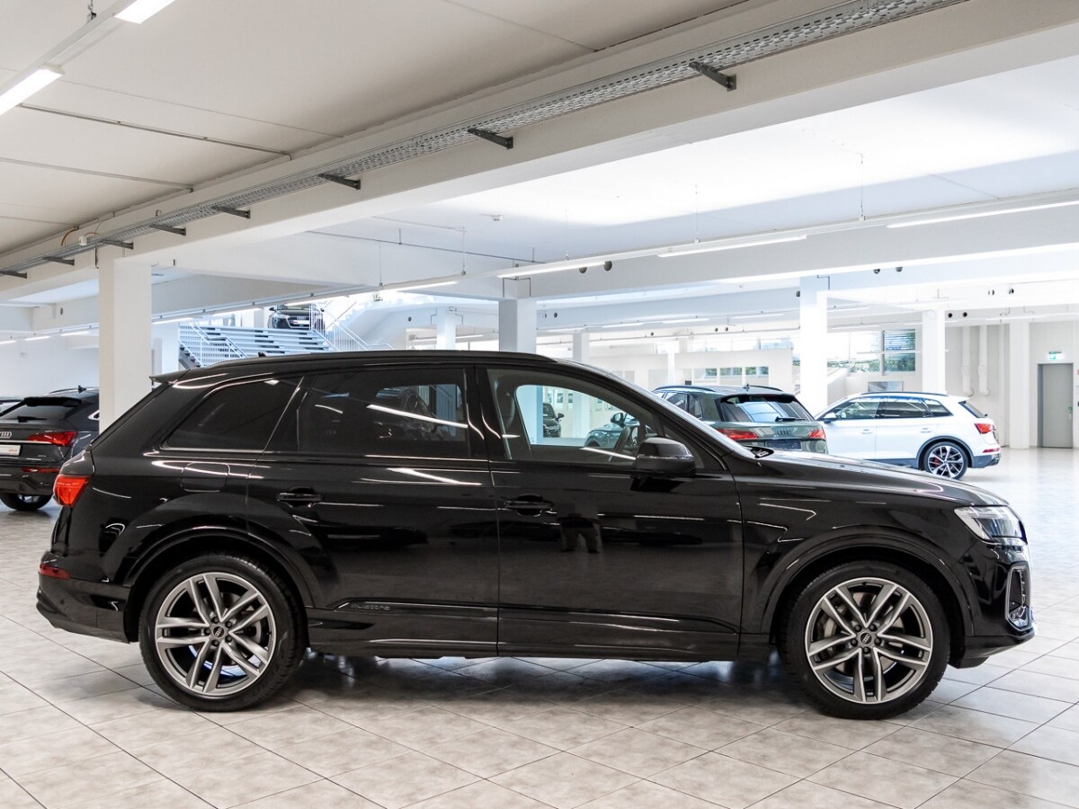 Image about Audi Q7 SUV TFSI e S line 55 TFSI e quattro tiptronic