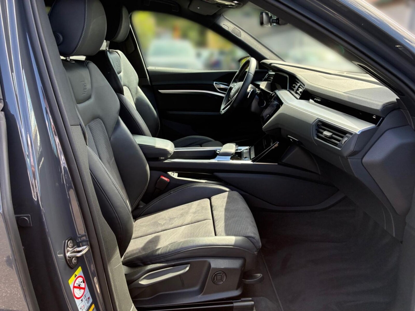 Audi Q8 e-tron – Bild 15