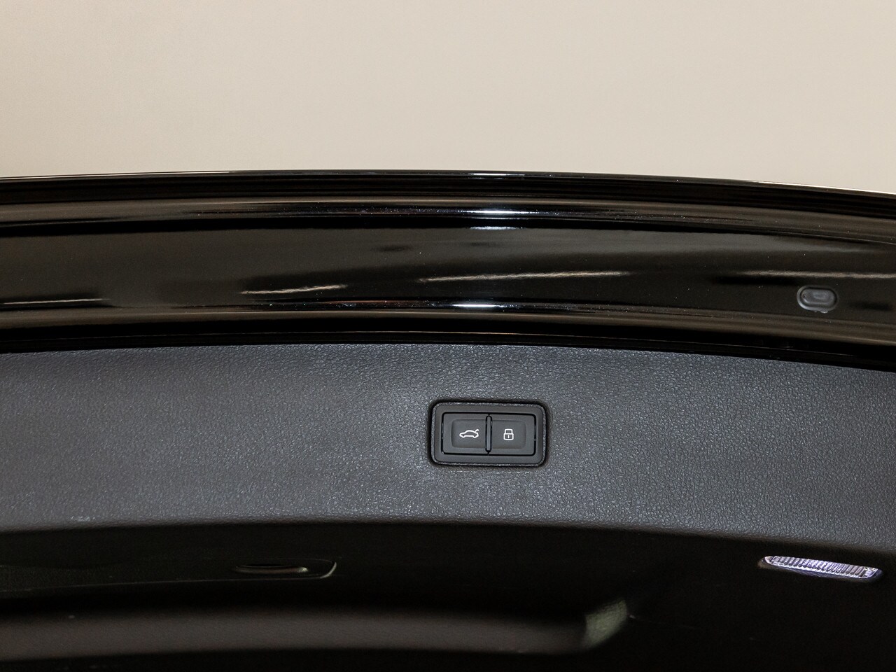 Image about Audi Q7 SUV TFSI e S line 55 TFSI e quattro tiptronic