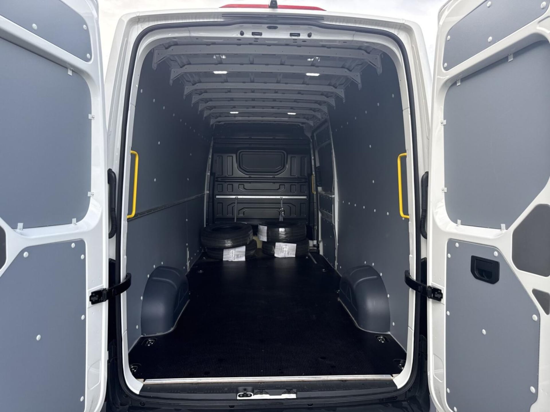 Volkswagen Crafter Furgon długi rozstaw osi
