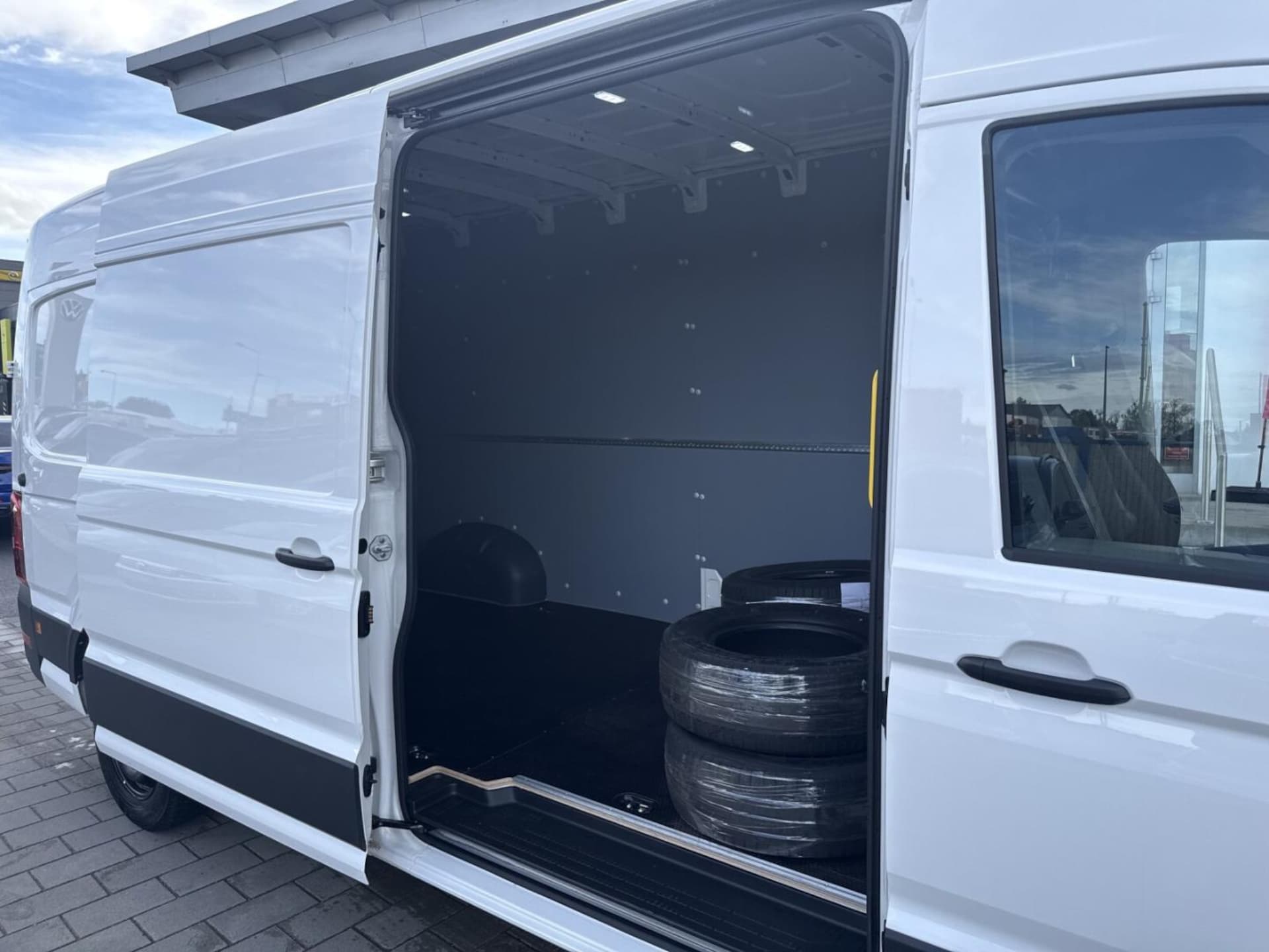 Volkswagen Crafter Furgon długi rozstaw osi