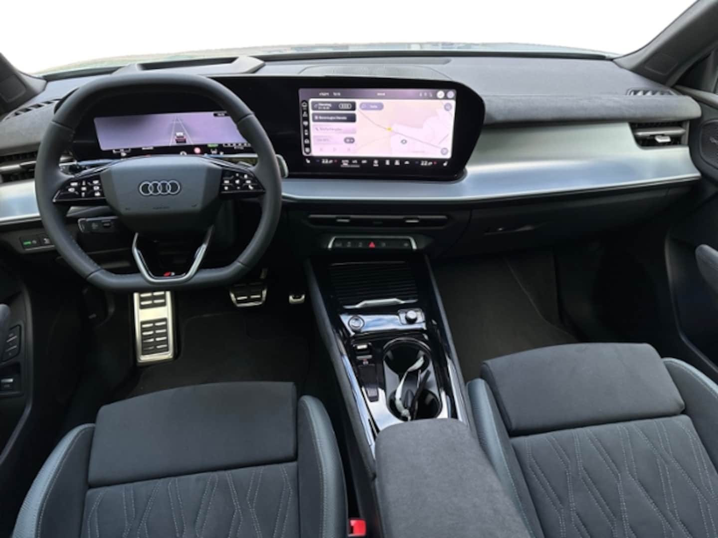 Bild über Audi Q3 SUV TFSI quattro 195 kW S tronic - für weitere Informationen kontaktieren Sie den Audi Partner