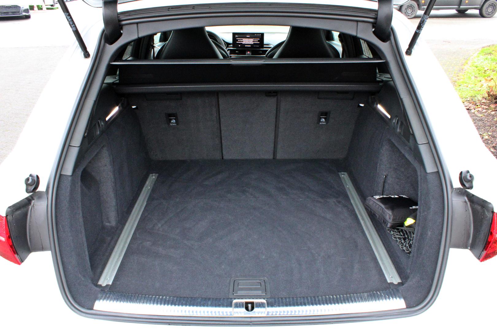 Image about Audi RS 4 Avant TFSI quattro tiptronic