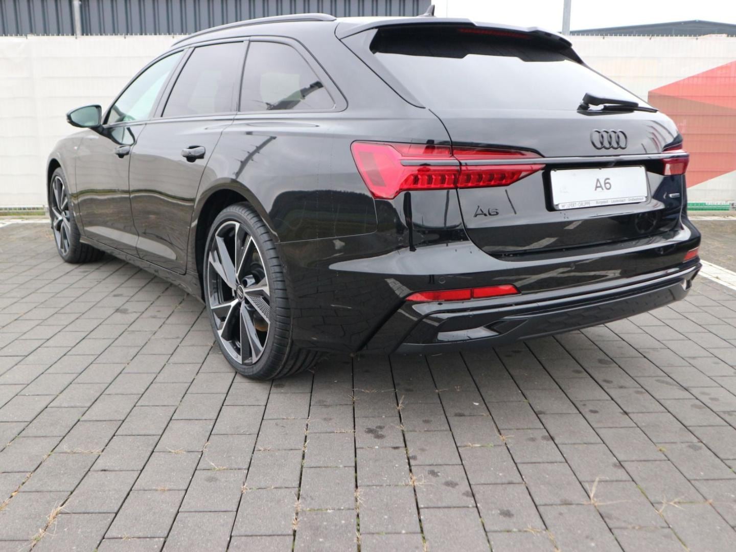 Bild über Audi A6 Avant S line 45 TDI quattro S tronic - für weitere Informationen kontaktieren Sie den Audi Partner
