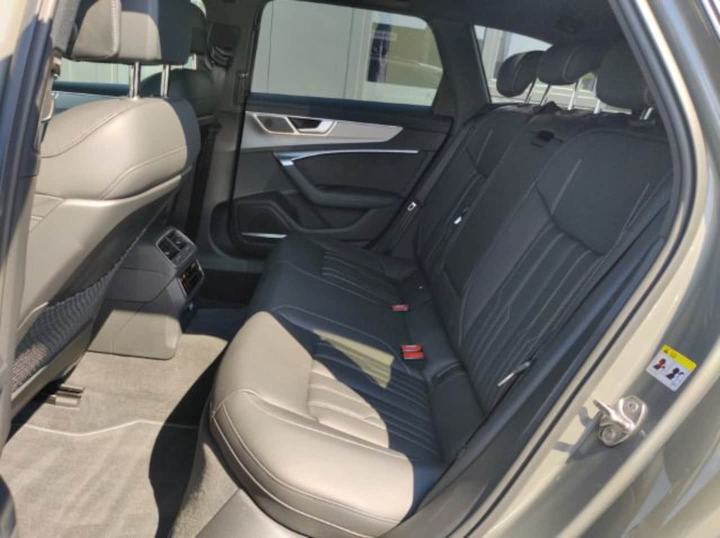 Bild über Audi S6 Avant TDI quattro tiptronic - für weitere Informationen kontaktieren Sie den Audi Partner