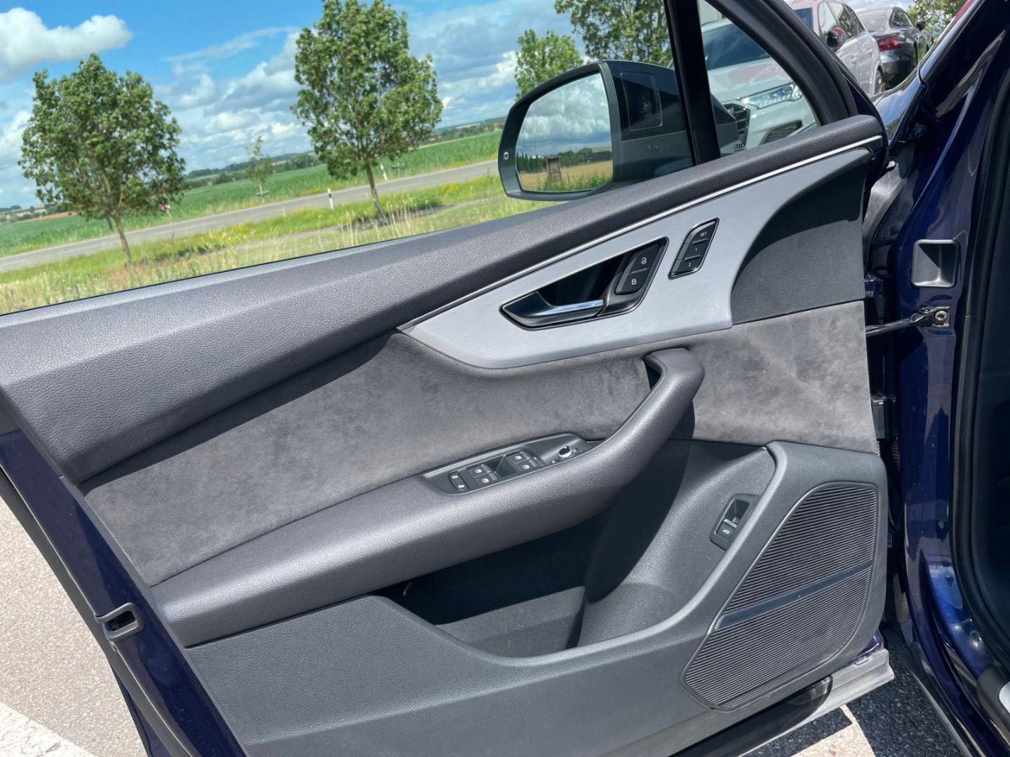 Image about Audi Q7 50 TDI quattro tiptronic