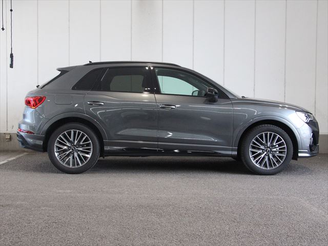 Audi Q3 35 TFSI S line 110(150) kW(PS) S tronic for more details contact your dealer