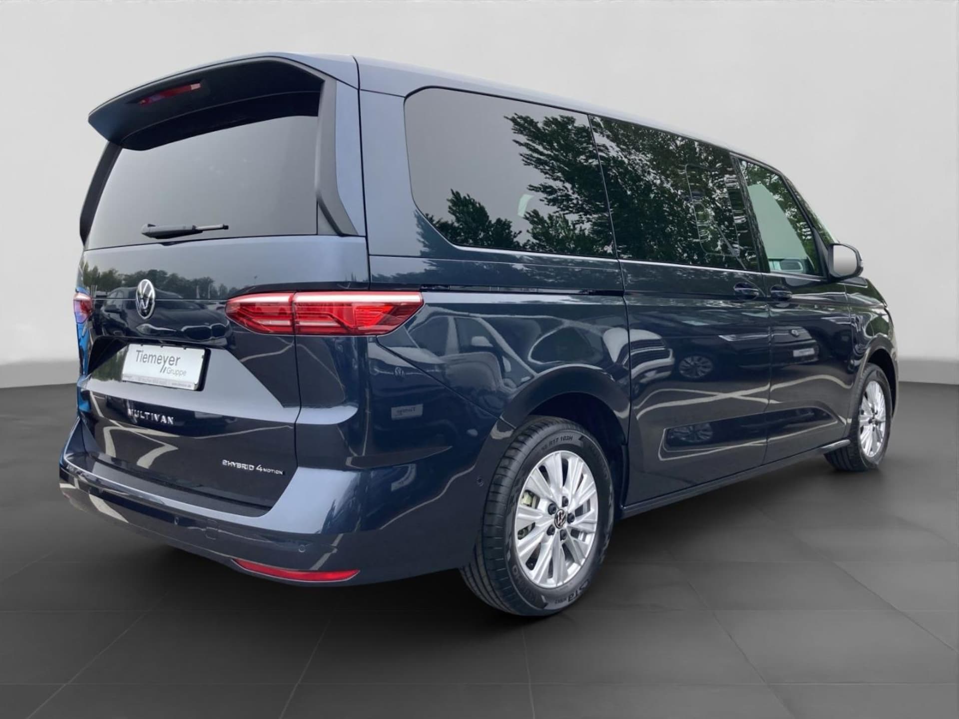 Volkswagen Multivan Langversion Basis-Modell