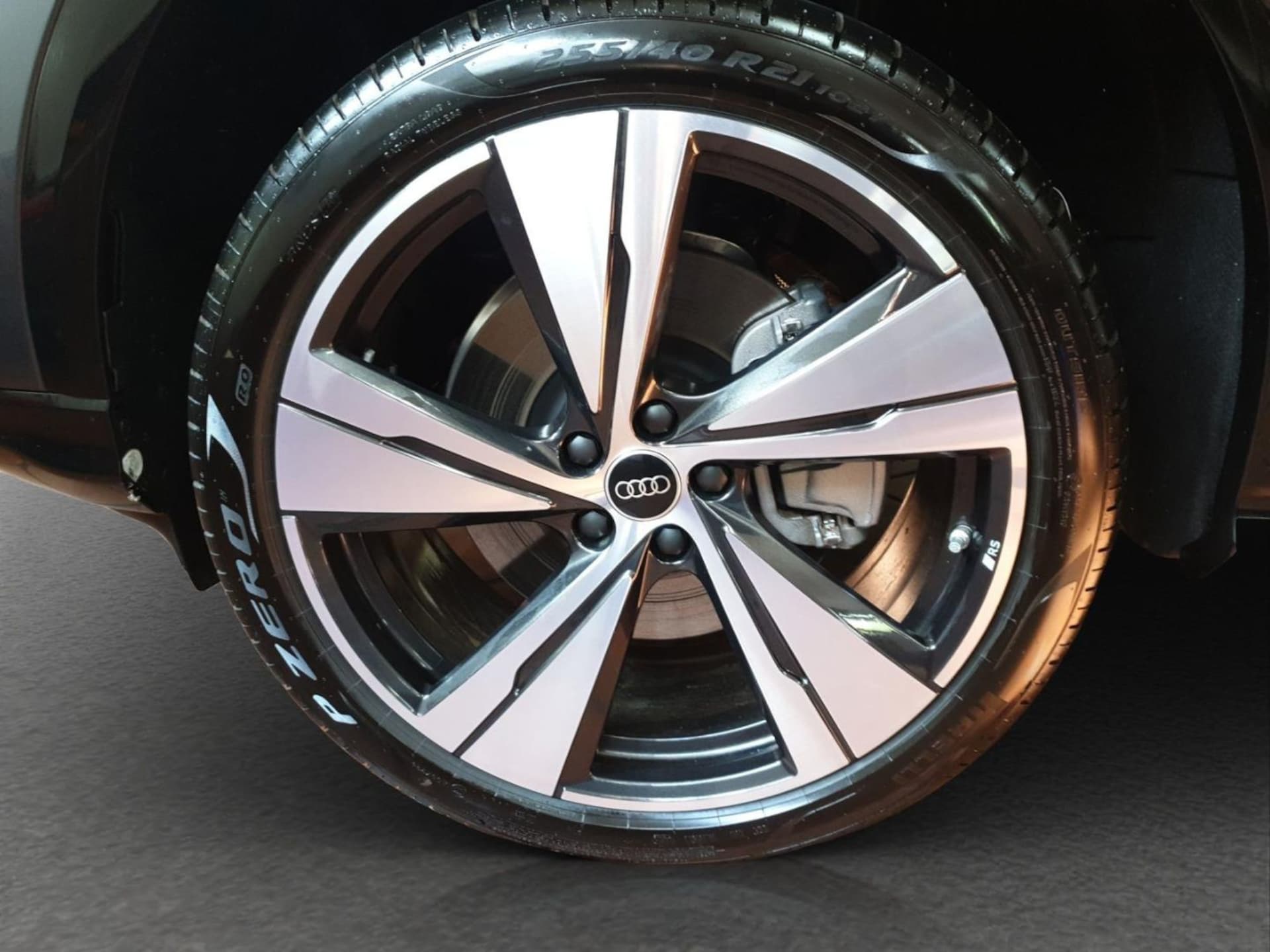Audi Q5 Sportback edition one
