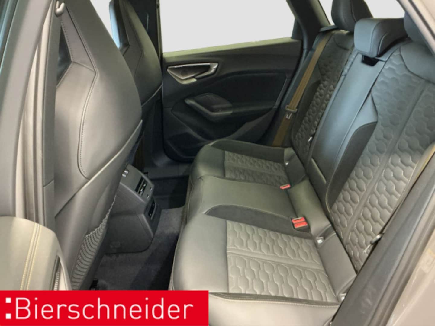 Bild über Audi RS 5 Avant quattro 470 kW tiptronic - für weitere Informationen kontaktieren Sie den Audi Partner