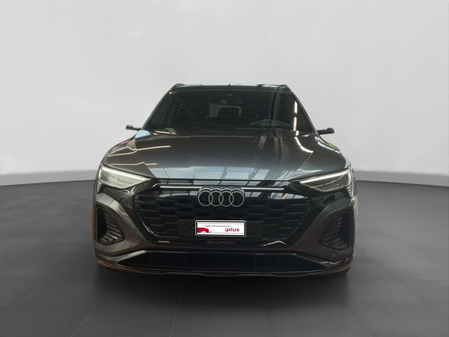 Bild über Audi Q8 e-tron S line 55 e-tron quattro - für weitere Informationen kontaktieren Sie den Audi Partner
