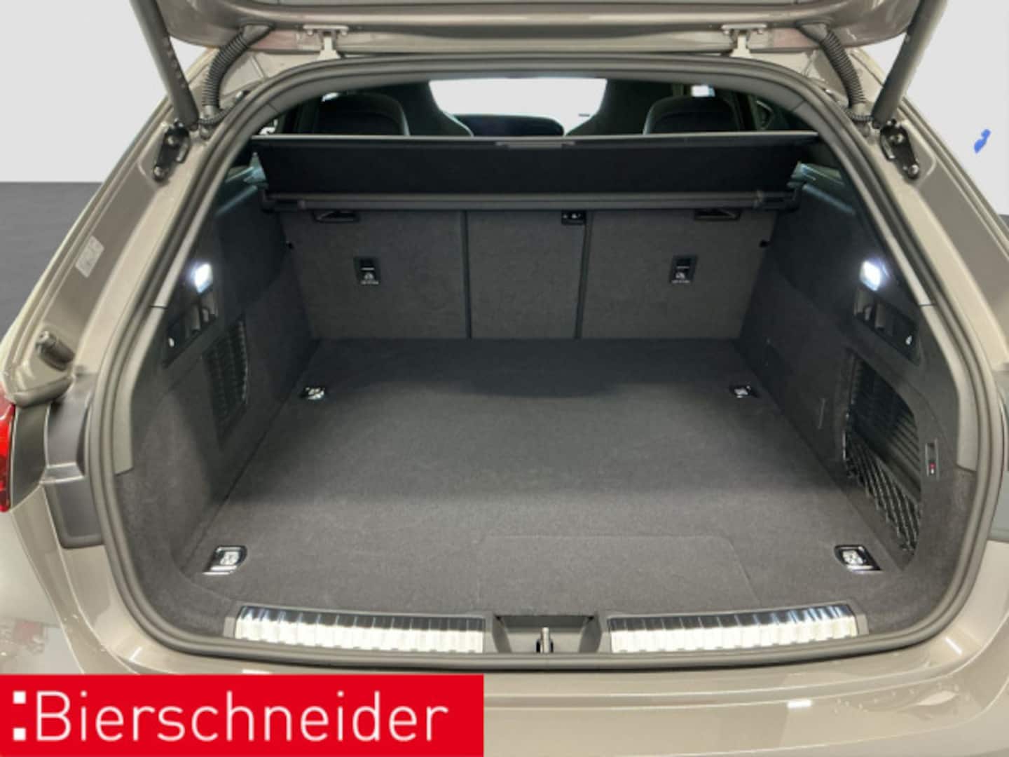 Bild über Audi RS 5 Avant quattro 470 kW tiptronic - für weitere Informationen kontaktieren Sie den Audi Partner