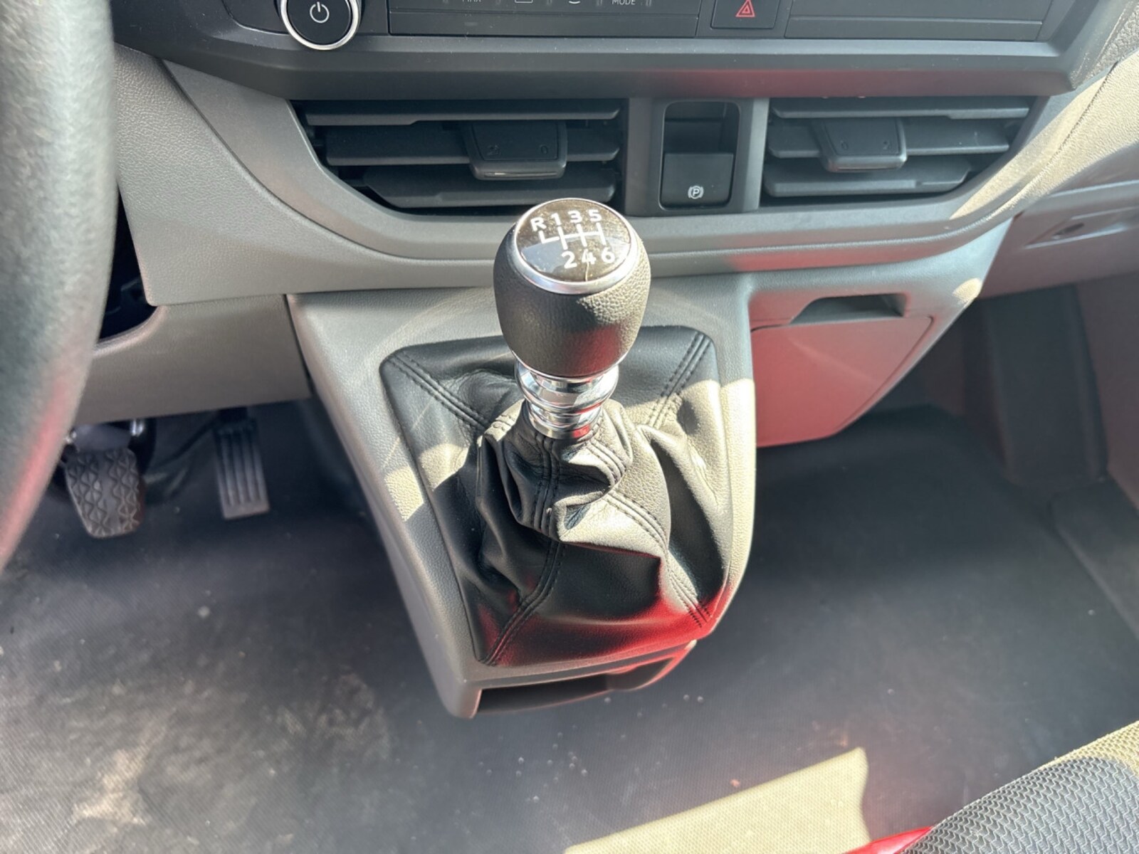 Volkswagen Transporter Kasten langer Radstand – Bild 12