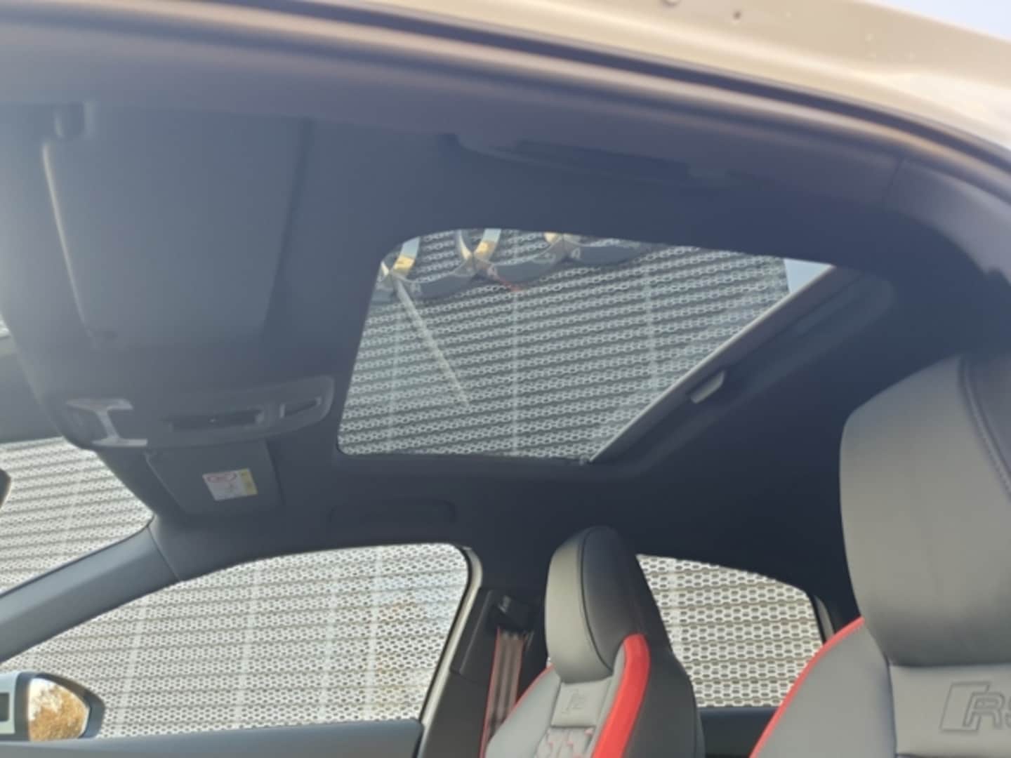 Bild über Audi RS 3 Limousine TFSI quattro S tronic - für weitere Informationen kontaktieren Sie den Audi Partner