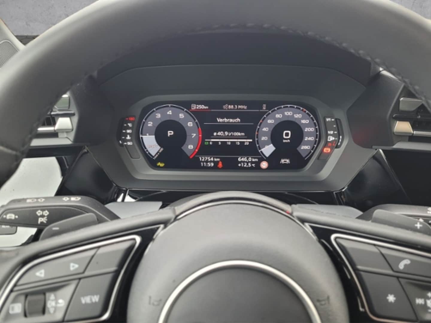 Bild über Audi A3 Limousine advanced 35 TFSI S tronic - für weitere Informationen kontaktieren Sie den Audi Partner