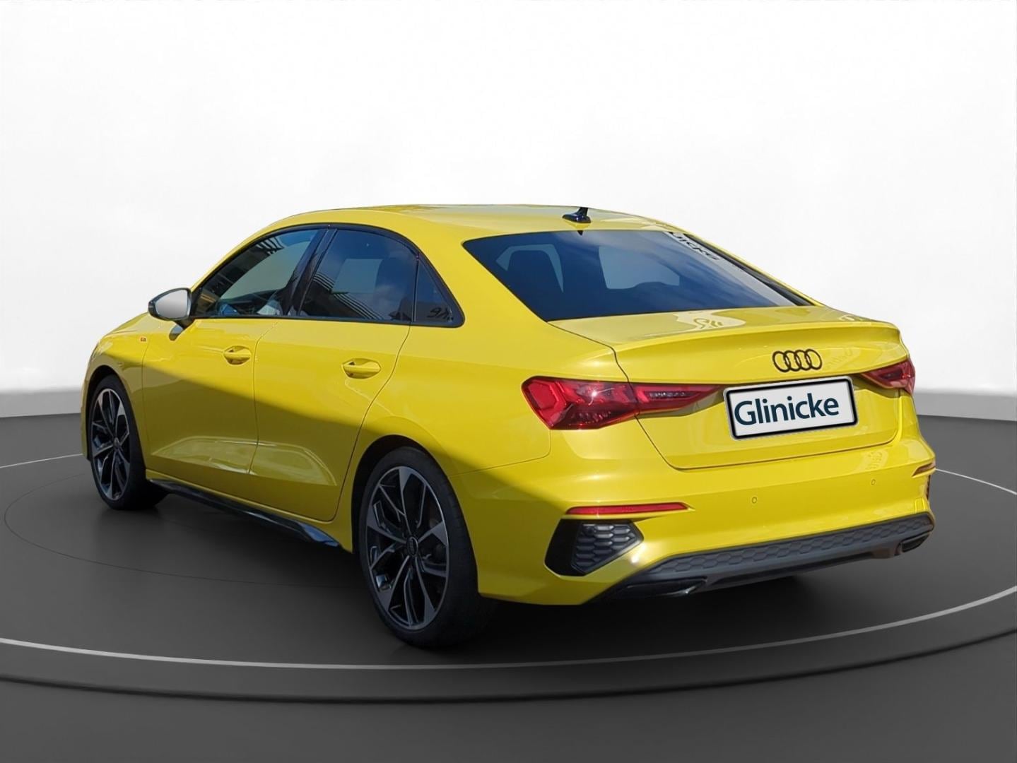 Bild über Audi A3 Limousine S line 35 TFSI S tronic - für weitere Informationen kontaktieren Sie den Audi Partner