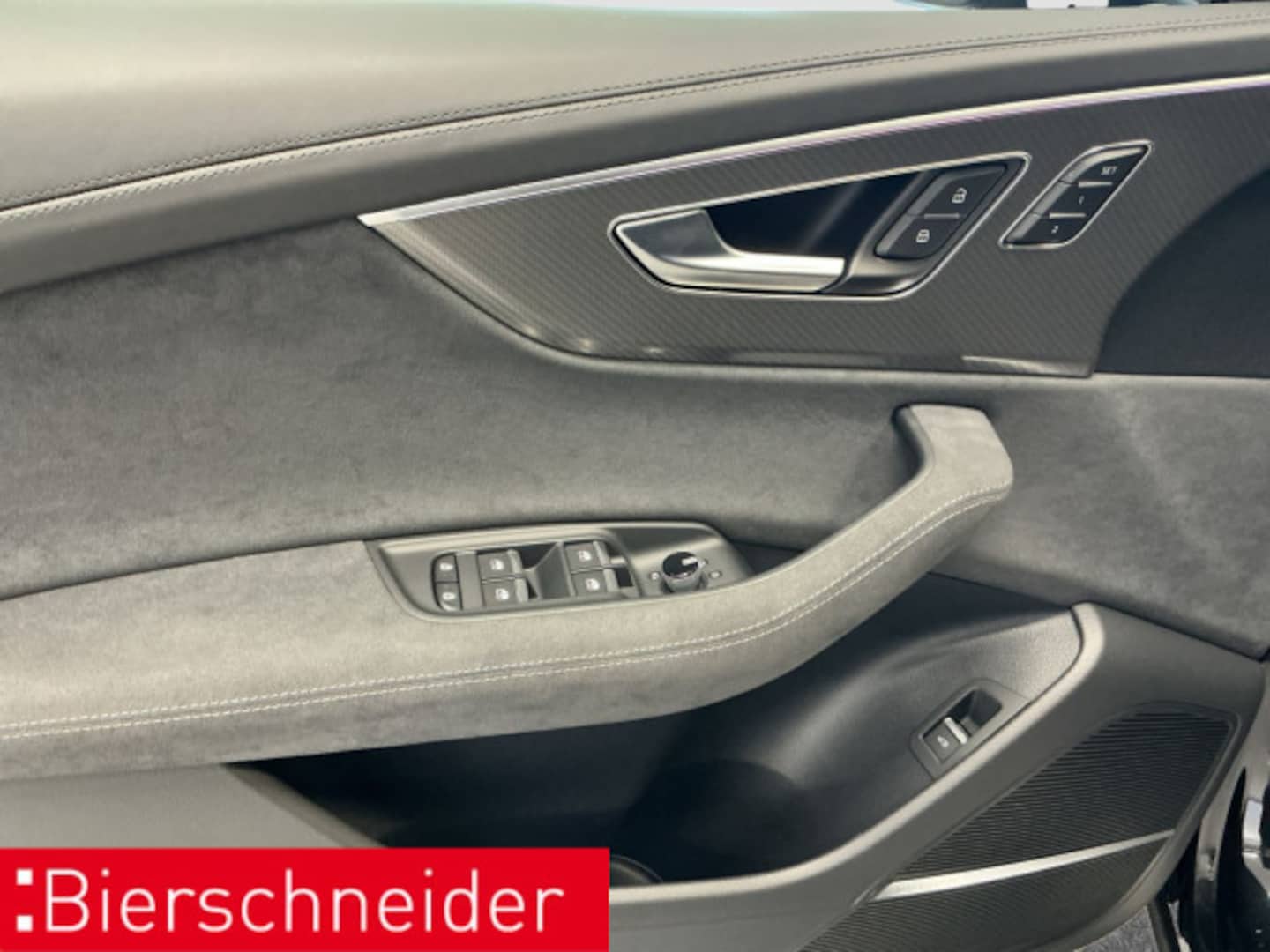 Bild über Audi RS Q8 SUV TFSI quattro 471 kW tiptronic - für weitere Informationen kontaktieren Sie den Audi Partner