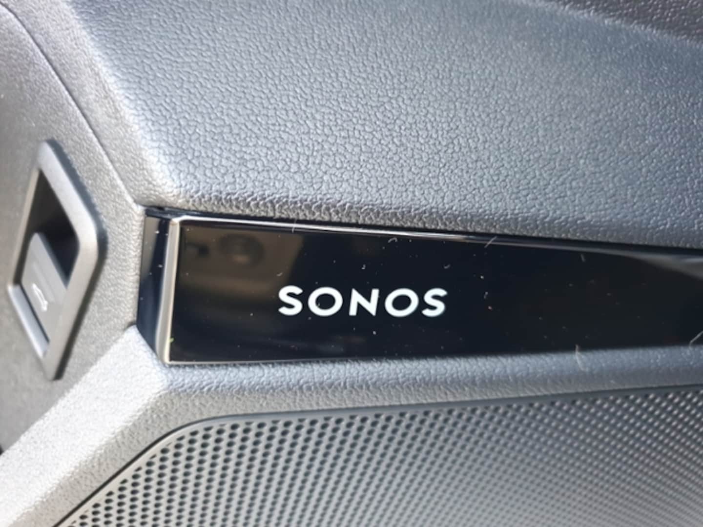 Bild über Audi RS 3 Limousine TFSI quattro S tronic - für weitere Informationen kontaktieren Sie den Audi Partner