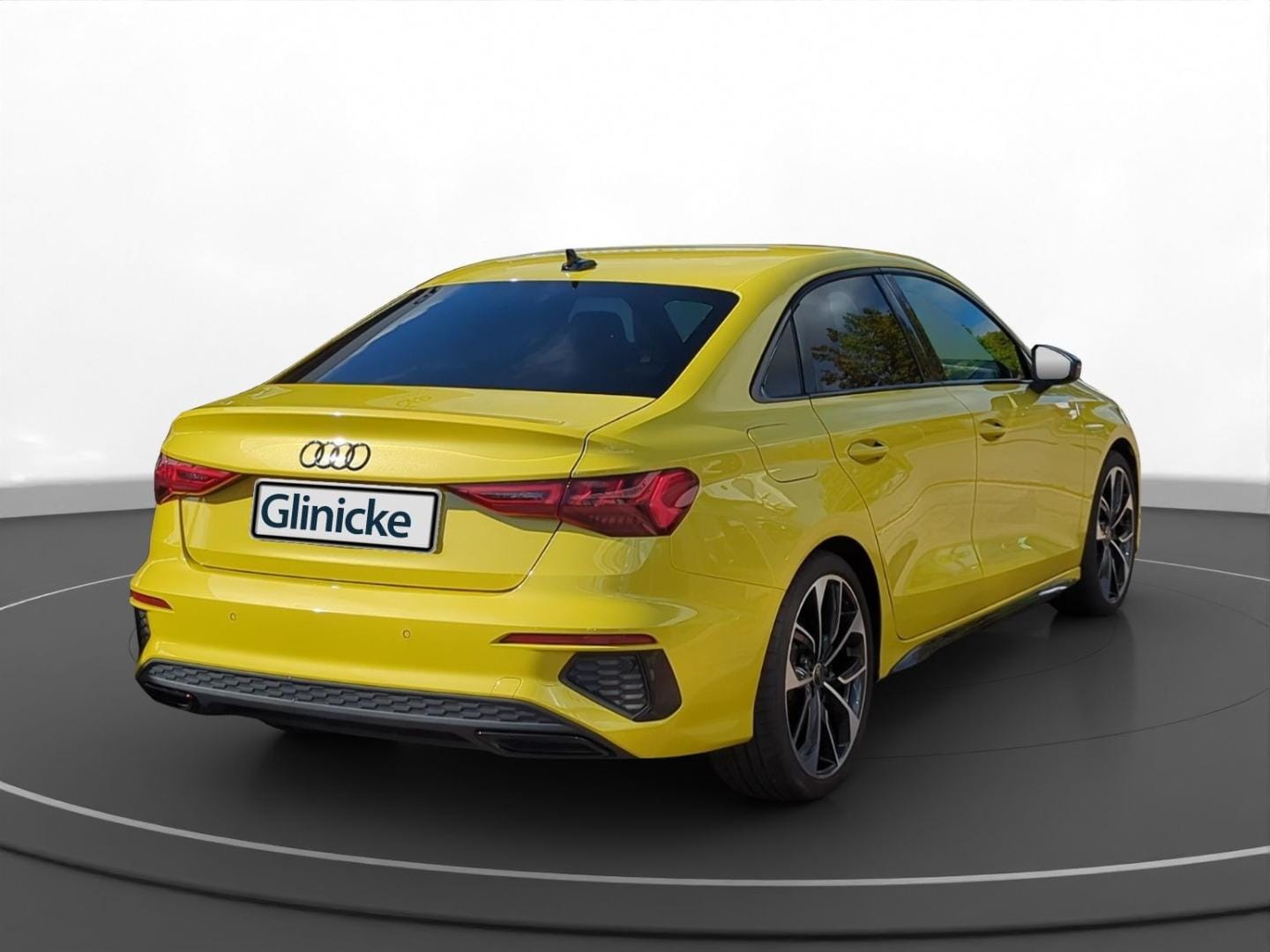 Bild über Audi A3 Limousine S line 35 TFSI S tronic - für weitere Informationen kontaktieren Sie den Audi Partner