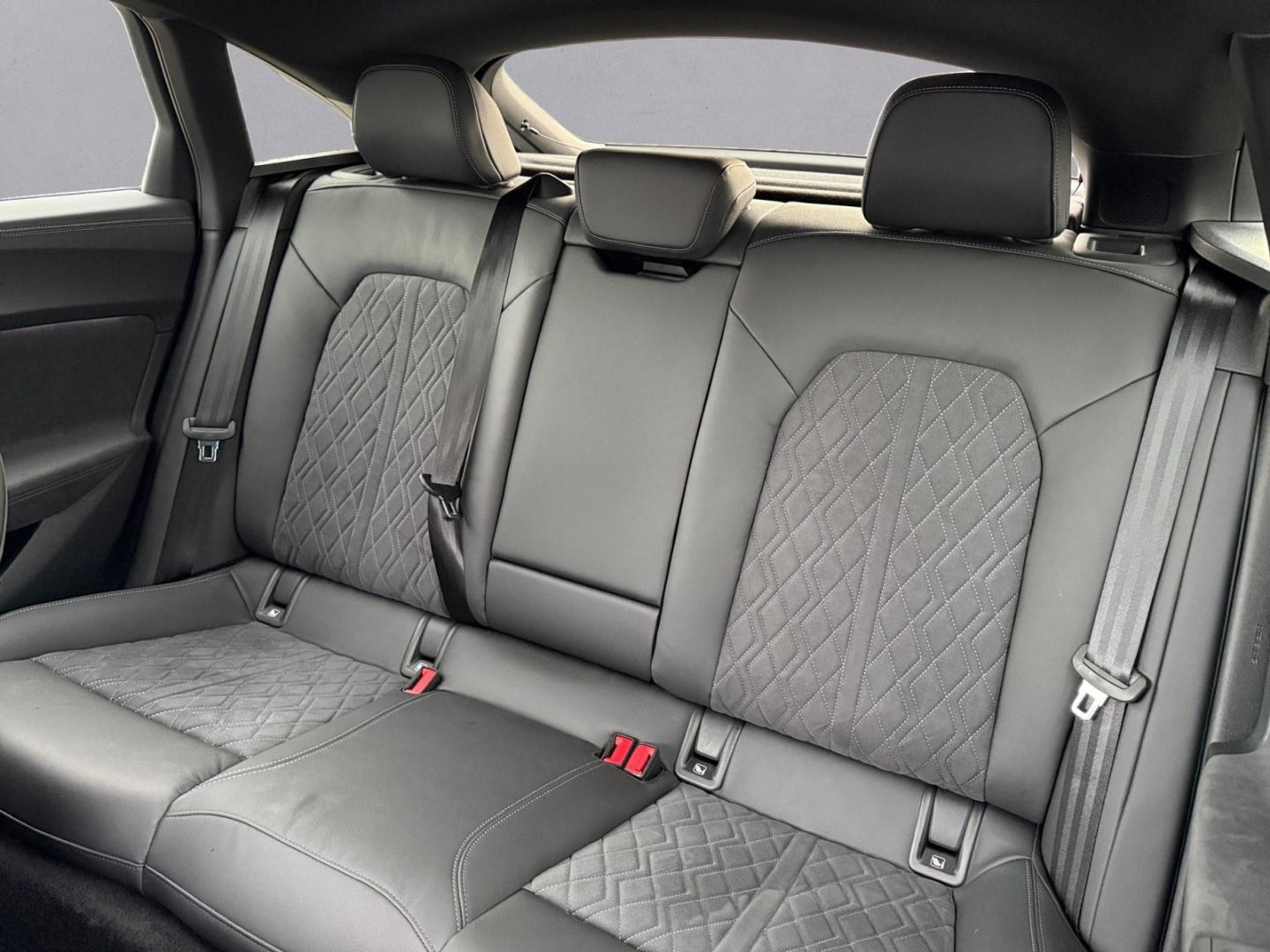 Bild über Audi A5 Limousine TFSI S tronic - für weitere Informationen kontaktieren Sie den Audi Partner