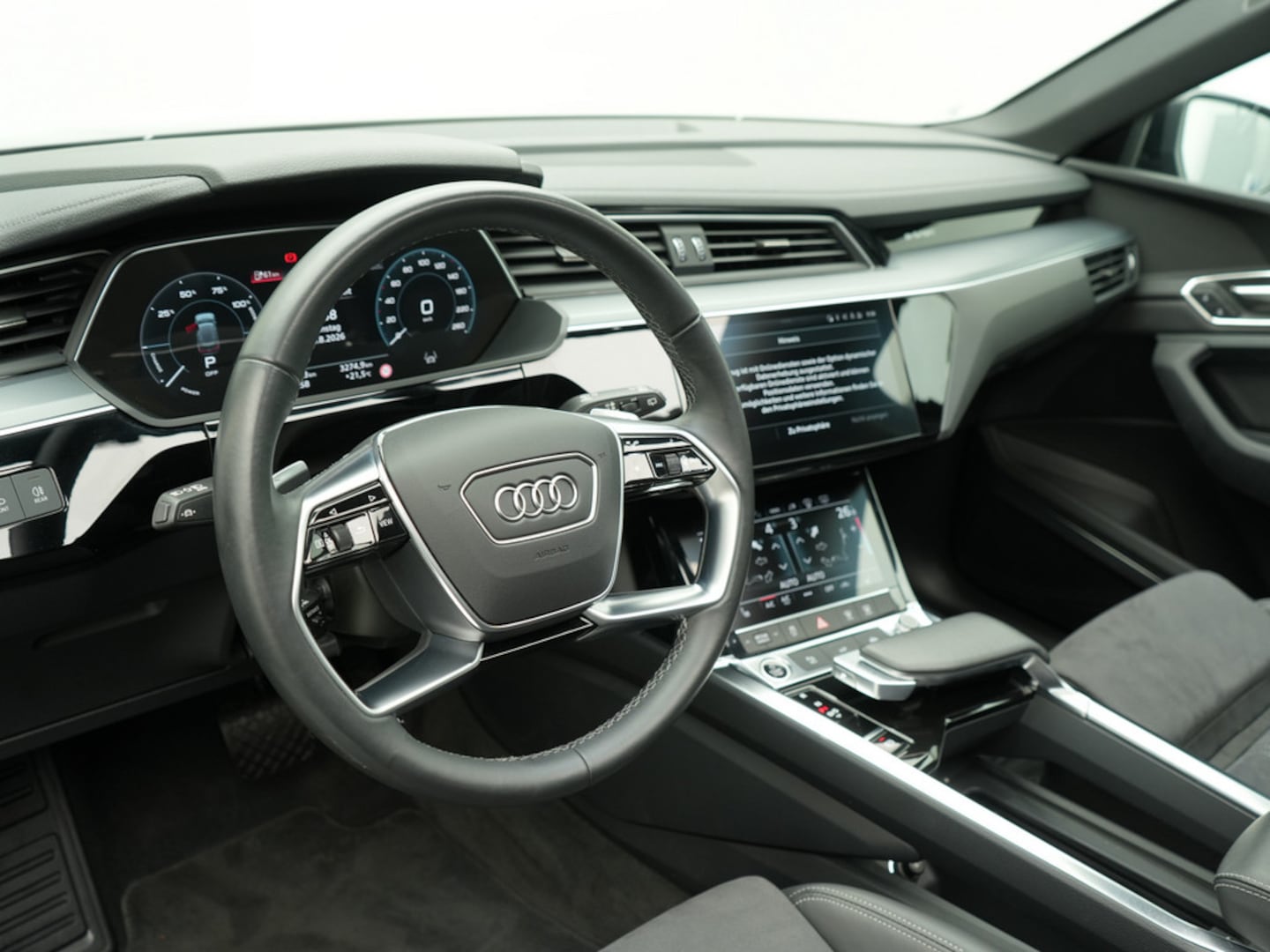 Bild über Audi Q8 e-tron S line 50 e-tron quattro - für weitere Informationen kontaktieren Sie den Audi Partner
