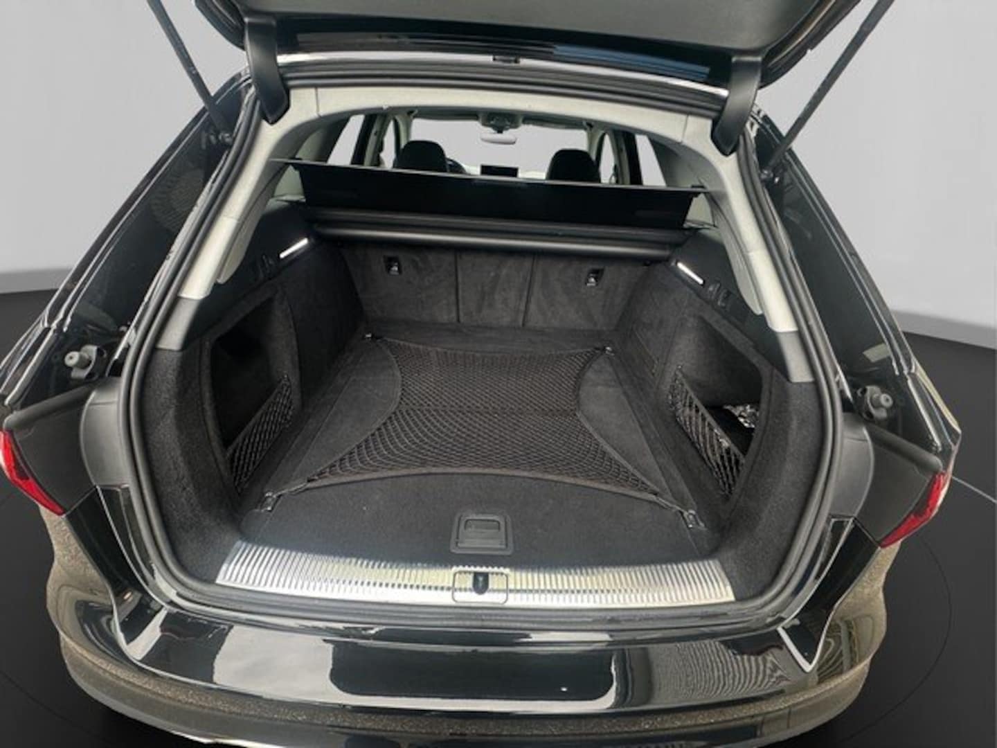 Bild über Audi A4 Avant advanced 35 TFSI S tronic - für weitere Informationen kontaktieren Sie den Audi Partner