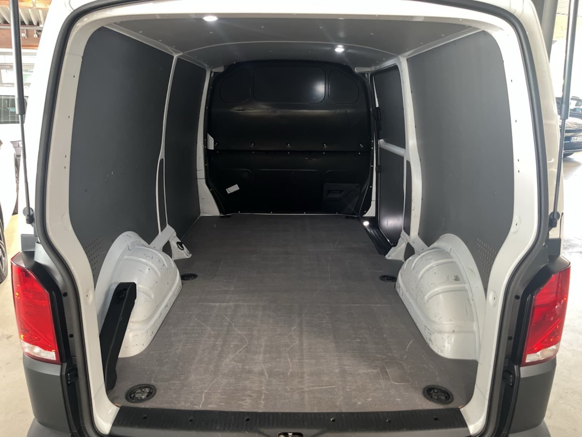 Volkswagen T6.1 Transporter Kasten langer Radstand