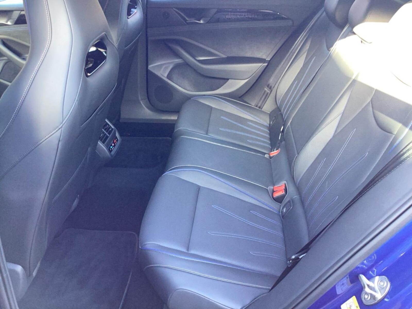 Volkswagen Passat – Bild 16
