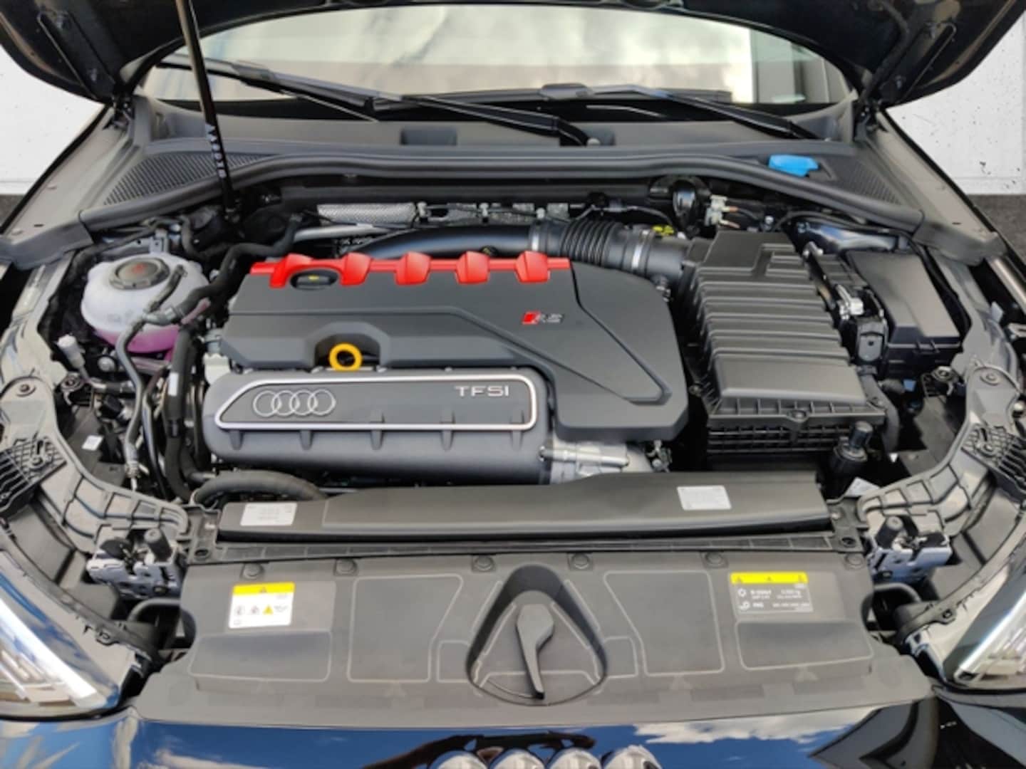 Bild über Audi RS 3 Sportback TFSI quattro 294 kW S tronic - für weitere Informationen kontaktieren Sie den Audi Partner