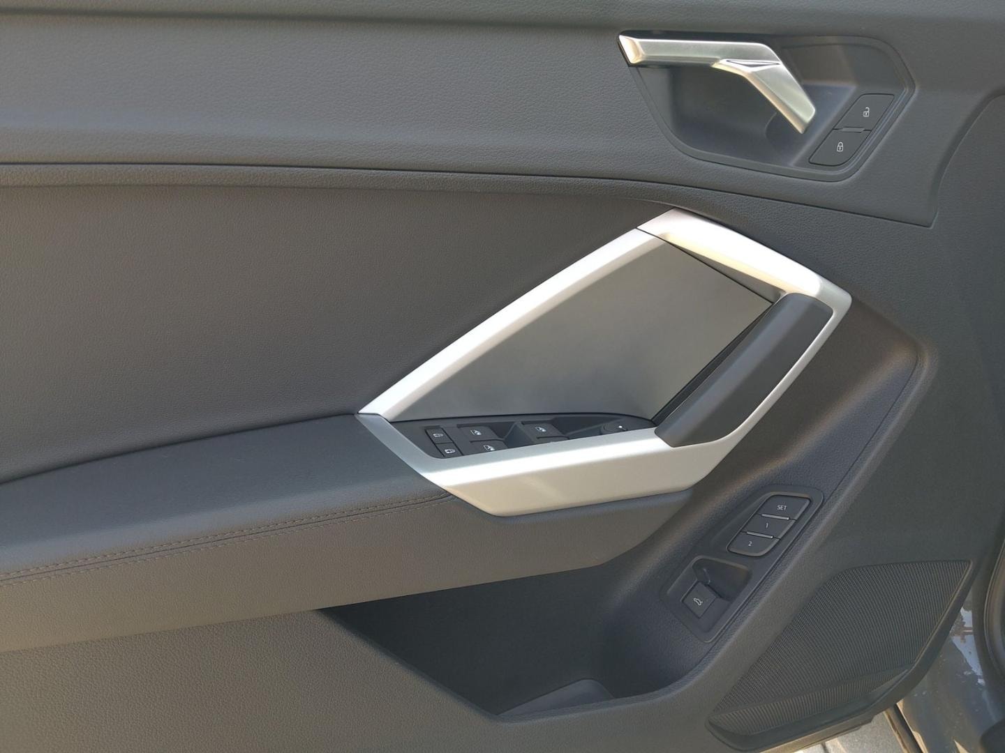 Bild über Audi Q3 advanced 40 TDI quattro S tronic - für weitere Informationen kontaktieren Sie den Audi Partner