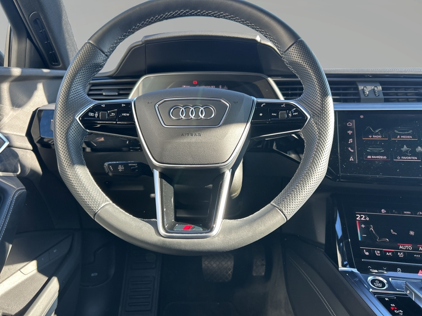 Bild über Audi e-tron Sportback S line 55 quattro - für weitere Informationen kontaktieren Sie den Audi Partner