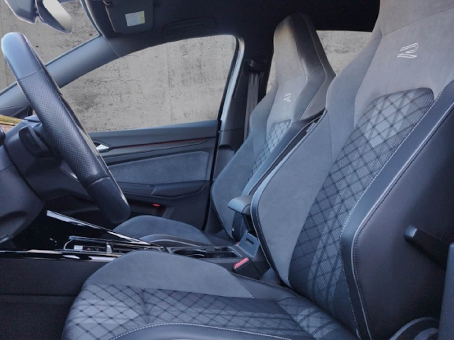 Volkswagen Golf R-Line