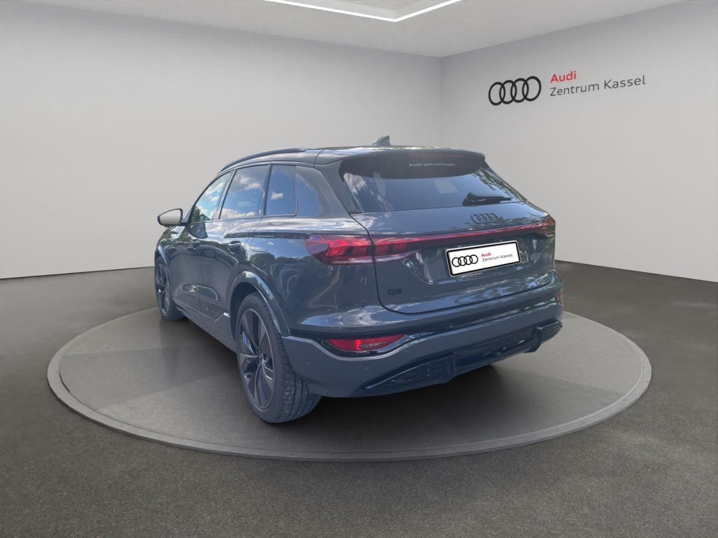 Bild über Audi Q6 SUV e-tron e-tron performance - für weitere Informationen kontaktieren Sie den Audi Partner