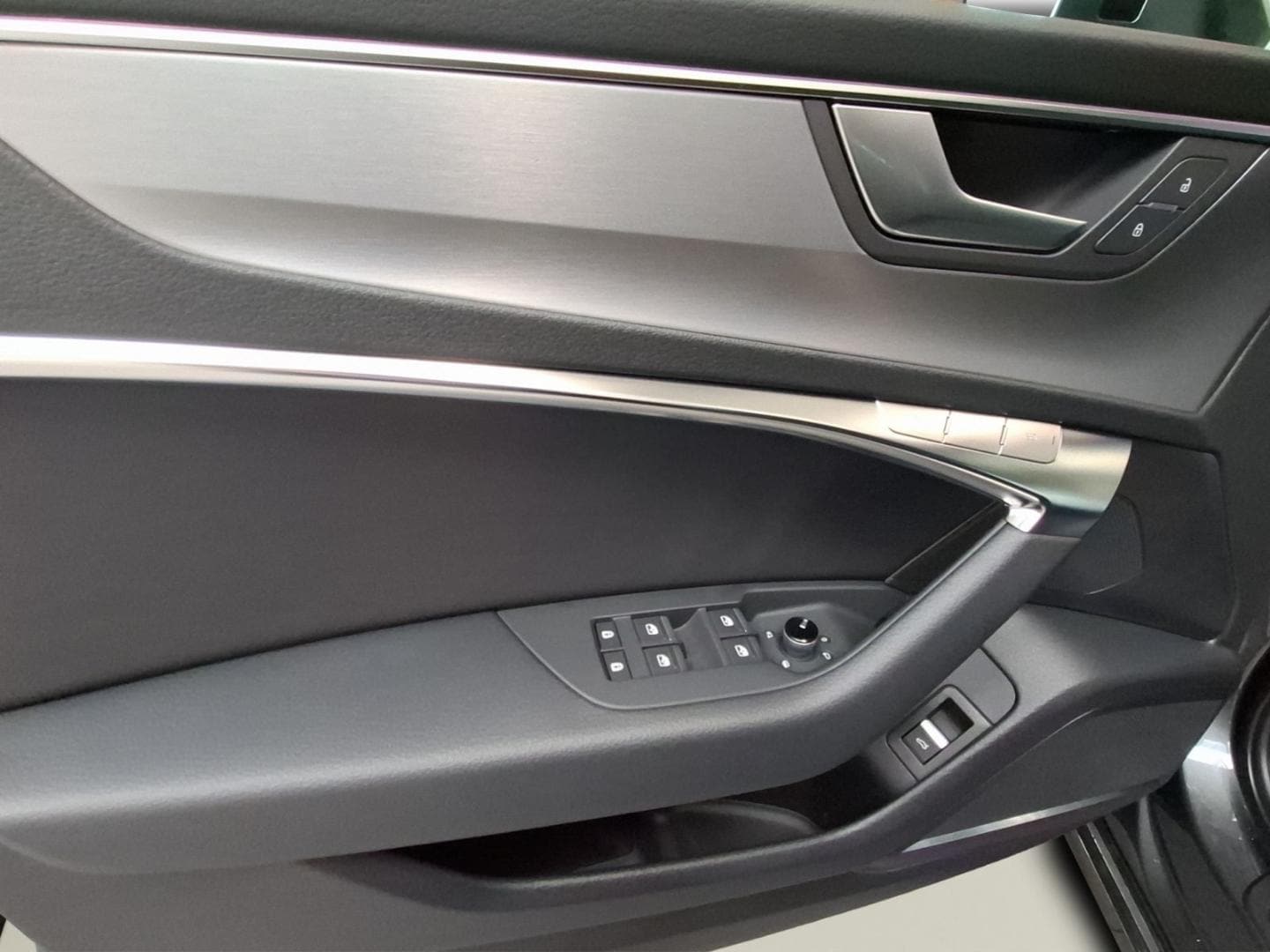 Bild über Audi S6 Avant TDI quattro tiptronic - für weitere Informationen kontaktieren Sie den Audi Partner