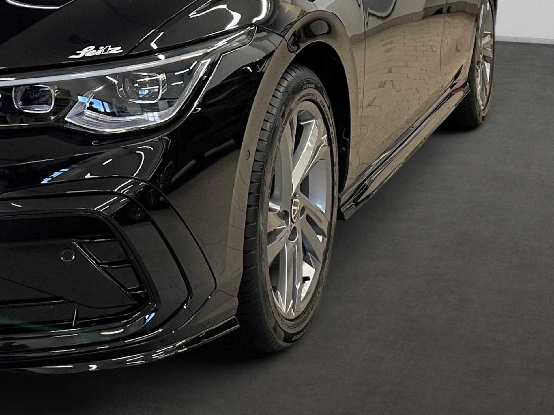 Volkswagen Golf R-Line