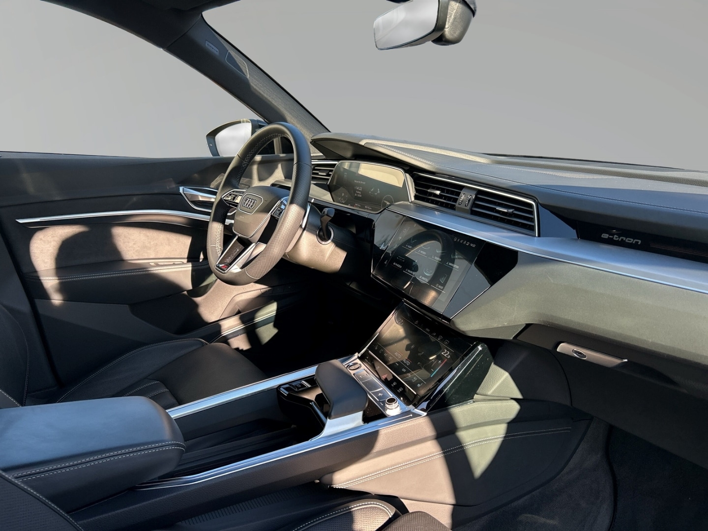 Bild über Audi e-tron Sportback S line 55 quattro - für weitere Informationen kontaktieren Sie den Audi Partner