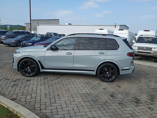 2023 BMW X7