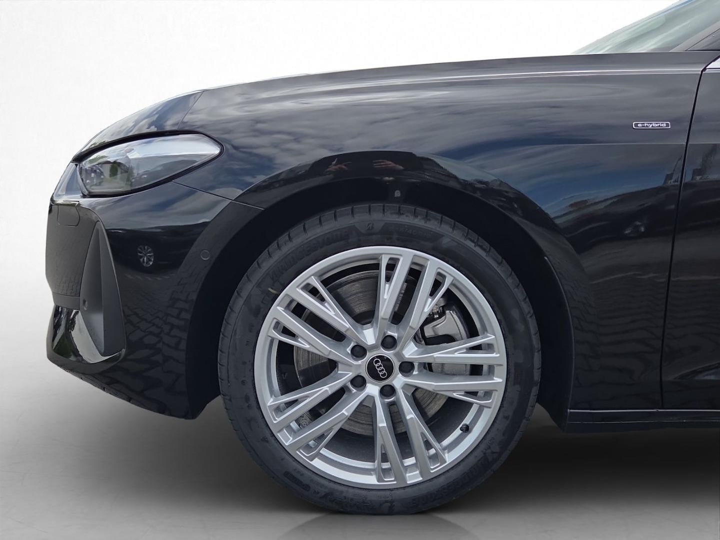 Bild über Audi A5 Avant e-hybrid e-hybrid quattro 220 kW S tronic - für weitere Informationen kontaktieren Sie den Audi Partner