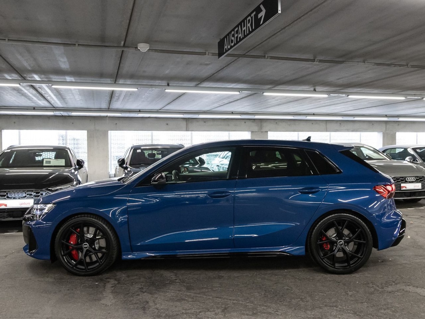 Bild über Audi RS 3 Sportback TFSI quattro 294 kW S tronic - für weitere Informationen kontaktieren Sie den Audi Partner