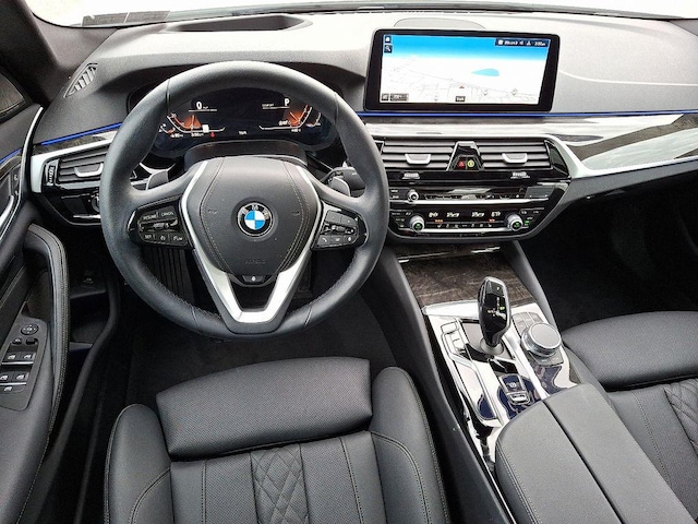 2023 BMW 530